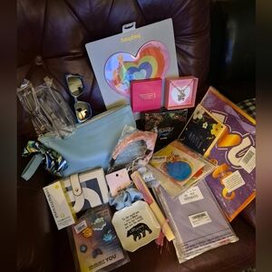 FABULOUS NWT ⚘️ MOM'S GIFT BOX ⚘️ 23+ pieces 🎈designer & fun!